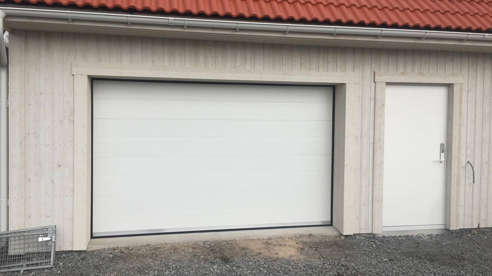 Färdigmonterad garageport